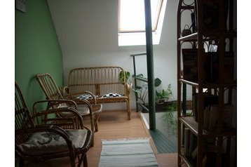 Ungheria Privát Gyula, Esterno